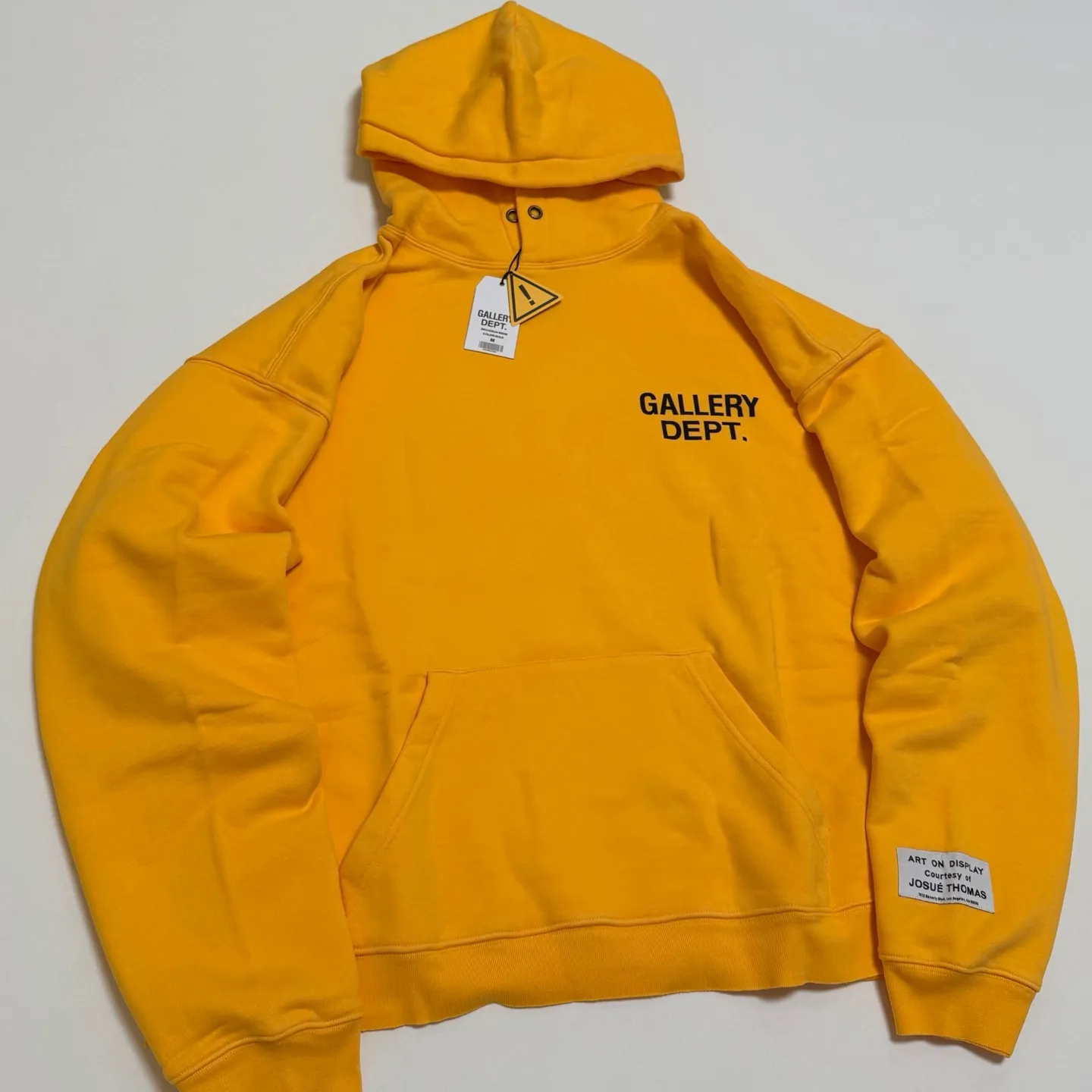 GALLERY DEPT. 90'S GD LOGO HOODIE 90's retro destruction yellow English hoodie Yellow S-XL Needs custom weaving and dyeing 500g high weight sweatshirt fabric Light fleece treatment on the inside Overall quite wide and comfortable Loose version Trendy and fashionable Same as the original version Water slurry non-touch printing process Original consistent hang tag with G LOGO hanging beads